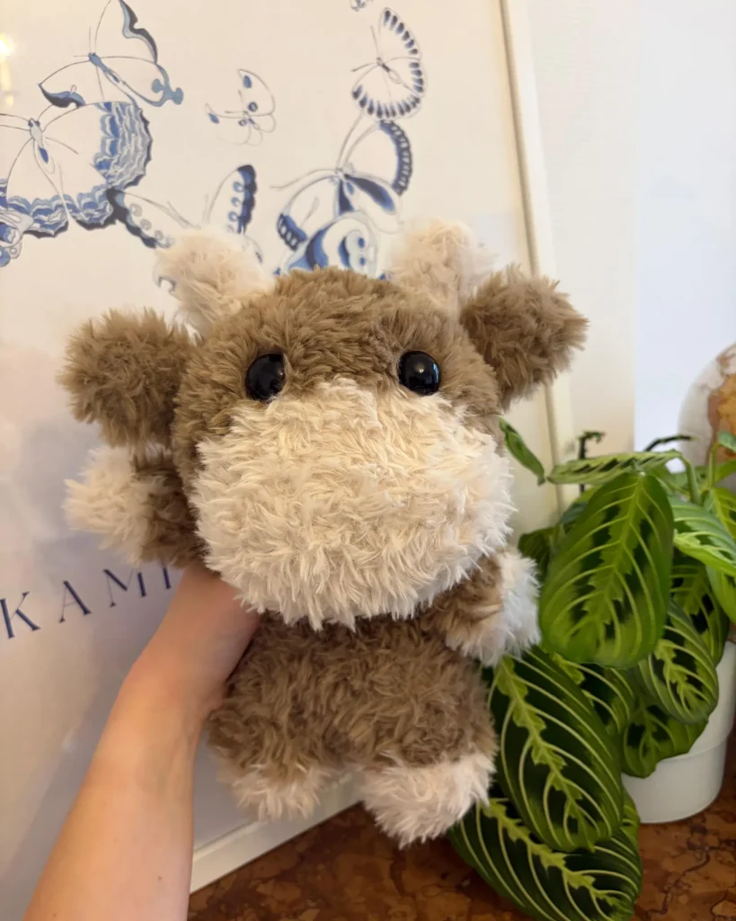 Peluche vache au crochet marron et crème, faite main par Neko Nekat